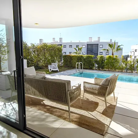 アパート Mara's - Higueron West - Signature Ground Floor With Private Pool フエンヒロラ