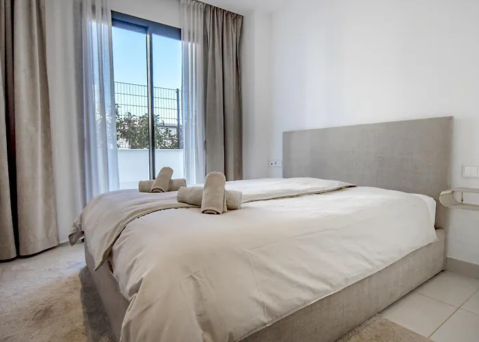 Mara's - Higueron West - Signature Ground Floor With Private Pool アパート *