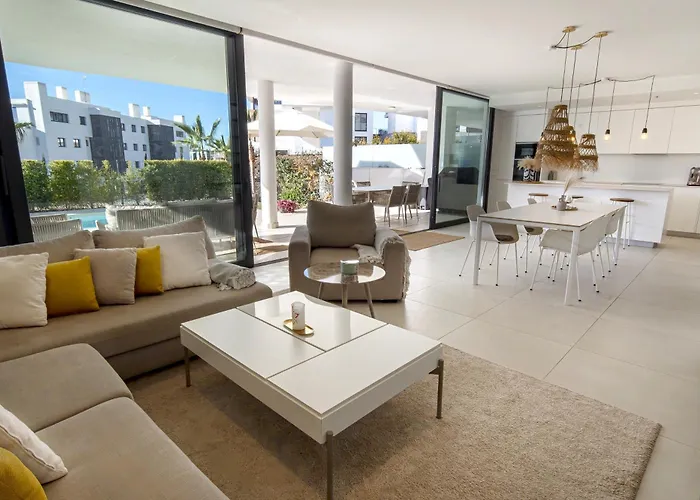 Mara's - Higueron West - Signature Ground Floor With Private Pool Daire