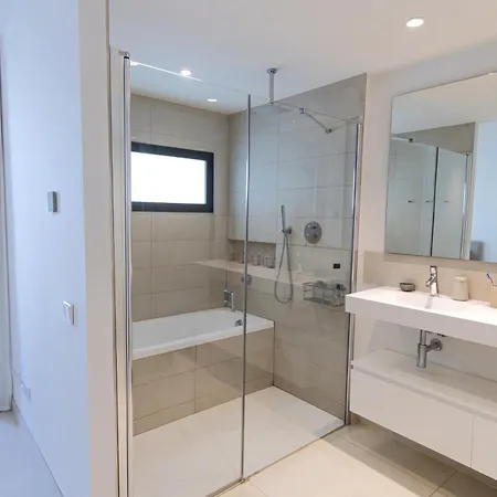 Mara's Higueron West - Signature Ground Floor With Private Pool 아파트 푸엔히롤라
